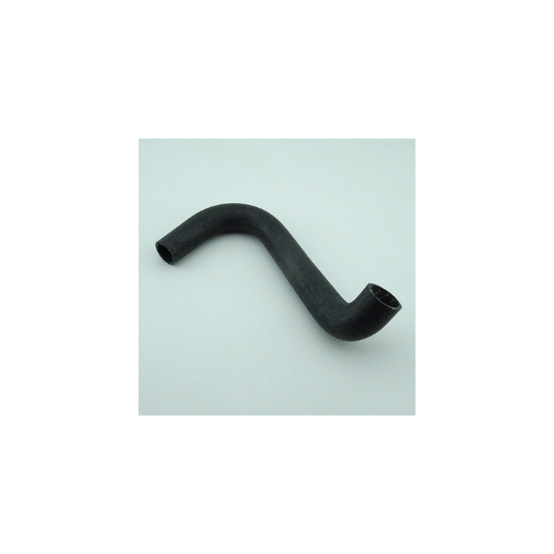 MANGUITO SUPERIOR RADIADOR 900 (86-03)